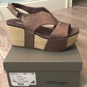 Antelope metallic wedges! BRAND NEW!